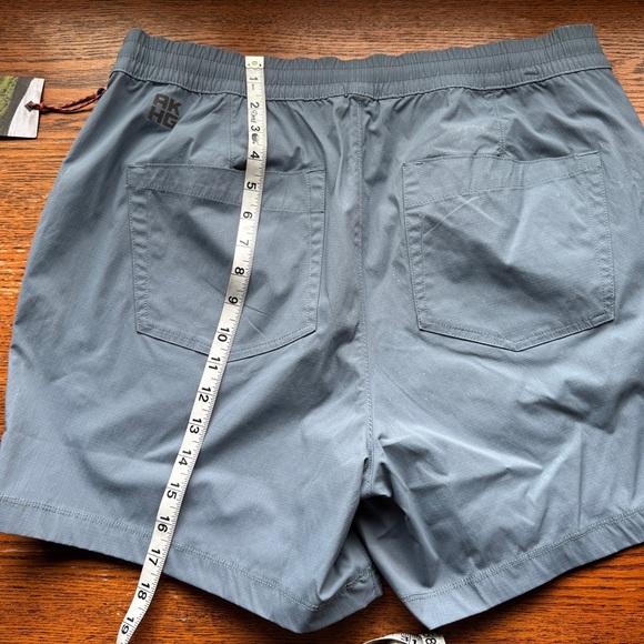 Duluth Trading Co Women's Shorts - Picture 6 of 6